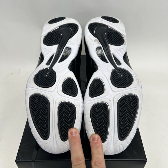 Athletic_Shoes